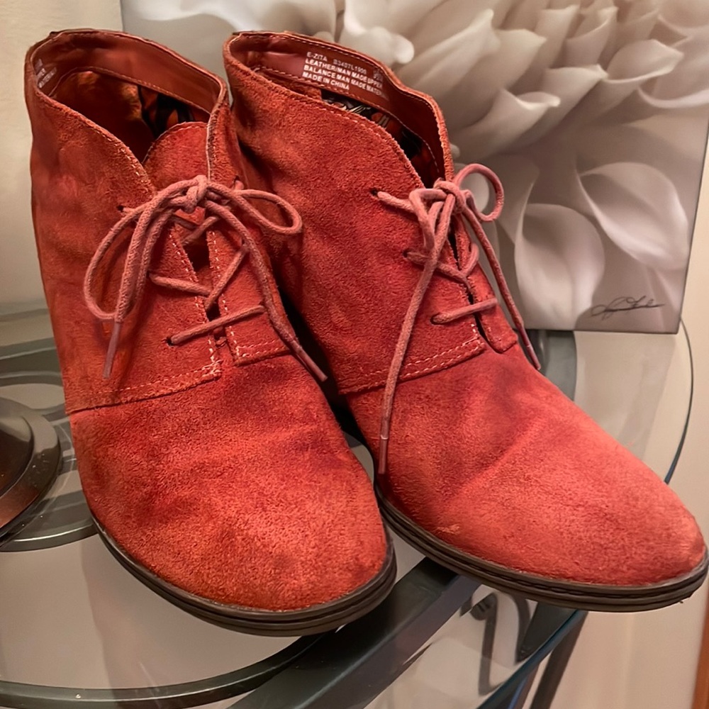 Etienne Aigner wedges